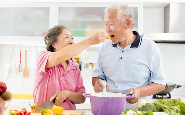 Người lớn tuổi hấp thụ chất dinh dưỡng kém hơn